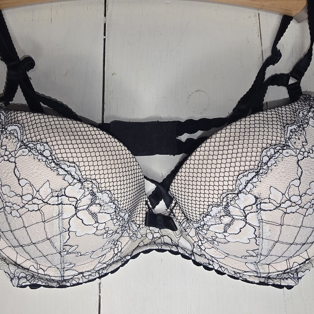 Victoria's Secret Black and Cream Lace Bra